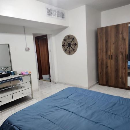 Sharing Motel Rooms Abu Dhabi Eksteriør billede